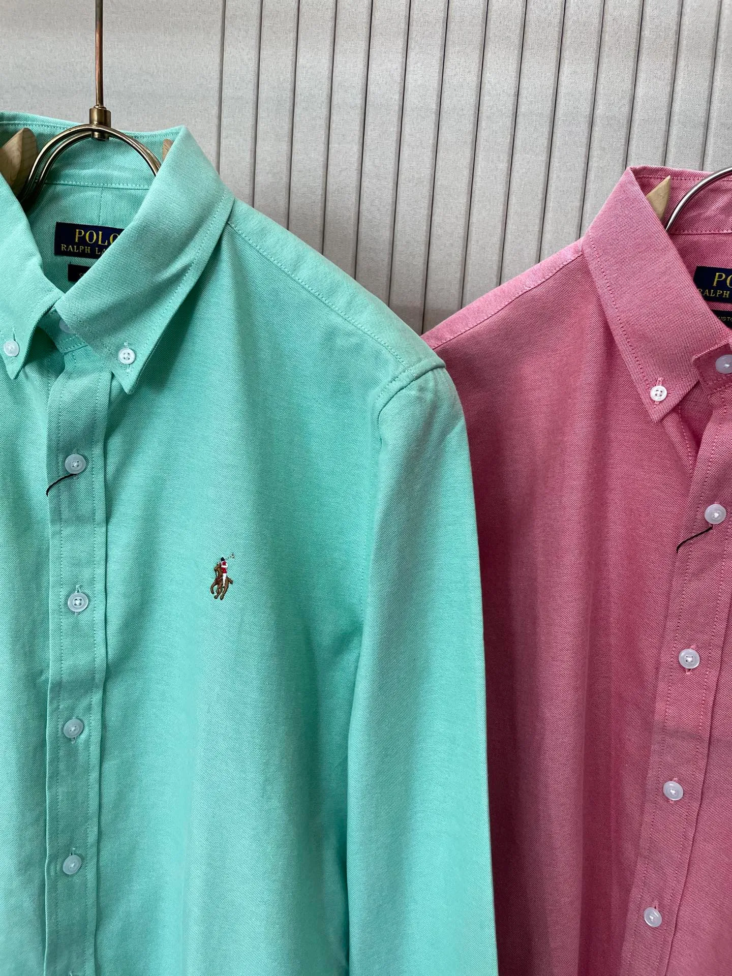 P220 🌸🌸🌸 POLO Ralph Lauren [High Quality] Classic shirt! Classic casual shirt made of pure cotton fabric with unique design, simple, clean and classic version design. It is a versatile style that can be switched at will. The fabric feels soft and delicate, highly breathable, close to the skin and comfortable to wear. It can be worn alone as an inner layer. Its versatile performance is beyond your imagination! The upper body of the ready-to-wear is simple and classic yet elegant! Size:M-XXL